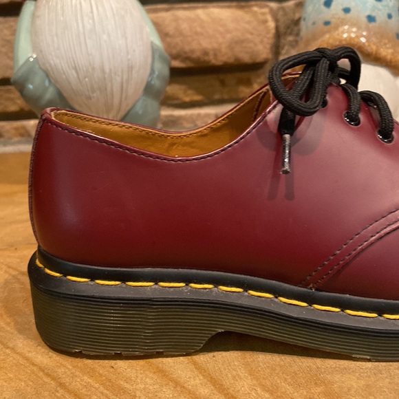 MOVING SALE: EUC Dr. Martens Oxford Shoes 👞! - Picture 6 of 9